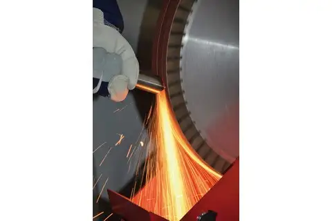 Keramikkorn Schleifband BA 75x2500mm CO24 höchster Abtrag auf Stahl mit Bandschleifer 2