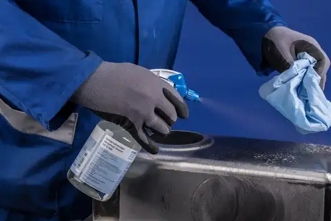 Uniwersalny środek czyszczący UC-S 500 objętość 500 ml w butelce z rozpylaczem 3