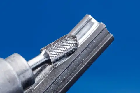 Fresa metallo duro per uso professionale MICRO cilindrica con testa a sfera WCR Ø 12x25 mm, gambo Ø 6 mm finitura 2